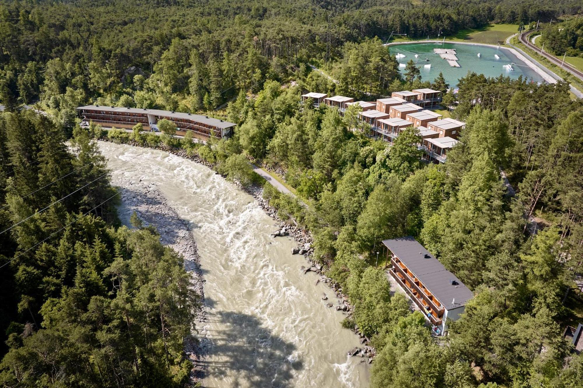 Area 47 - Tirol Hotel Otztal Bahnhof Bagian luar foto